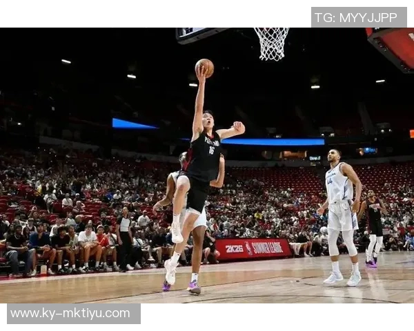 杨瀚森第三节精彩表现进攻掩护三分造犯规并成功盖帽单节贡献7分